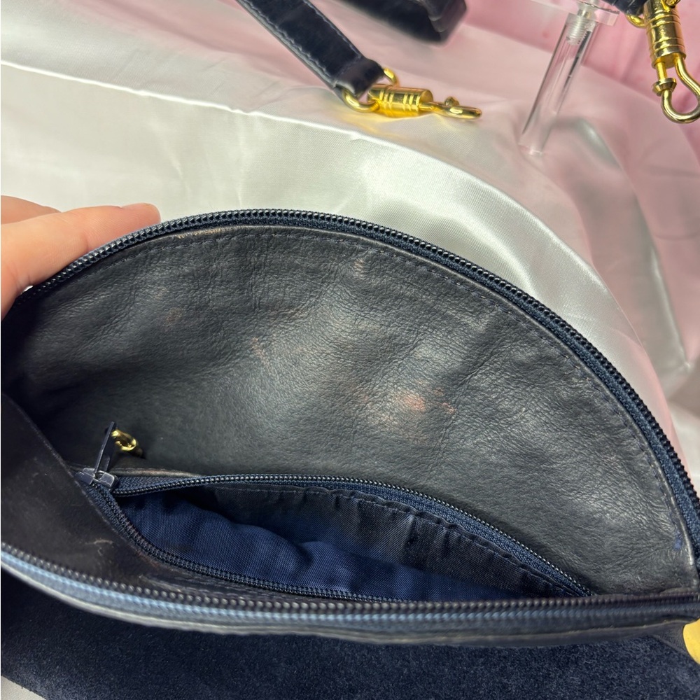 Authentic Gucci Navy Suede and Leather Women's Crossbody - Picture 7 of 7